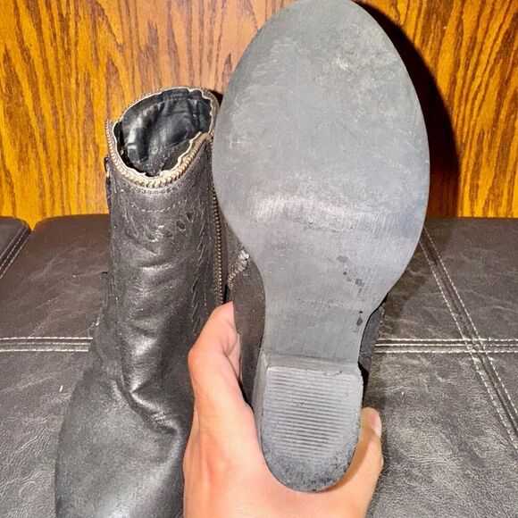 Daisy Fuentes Women's Carolina Zip Up Wedge Heel Black Suede Booties - Size 7 - Picture 10 of 10